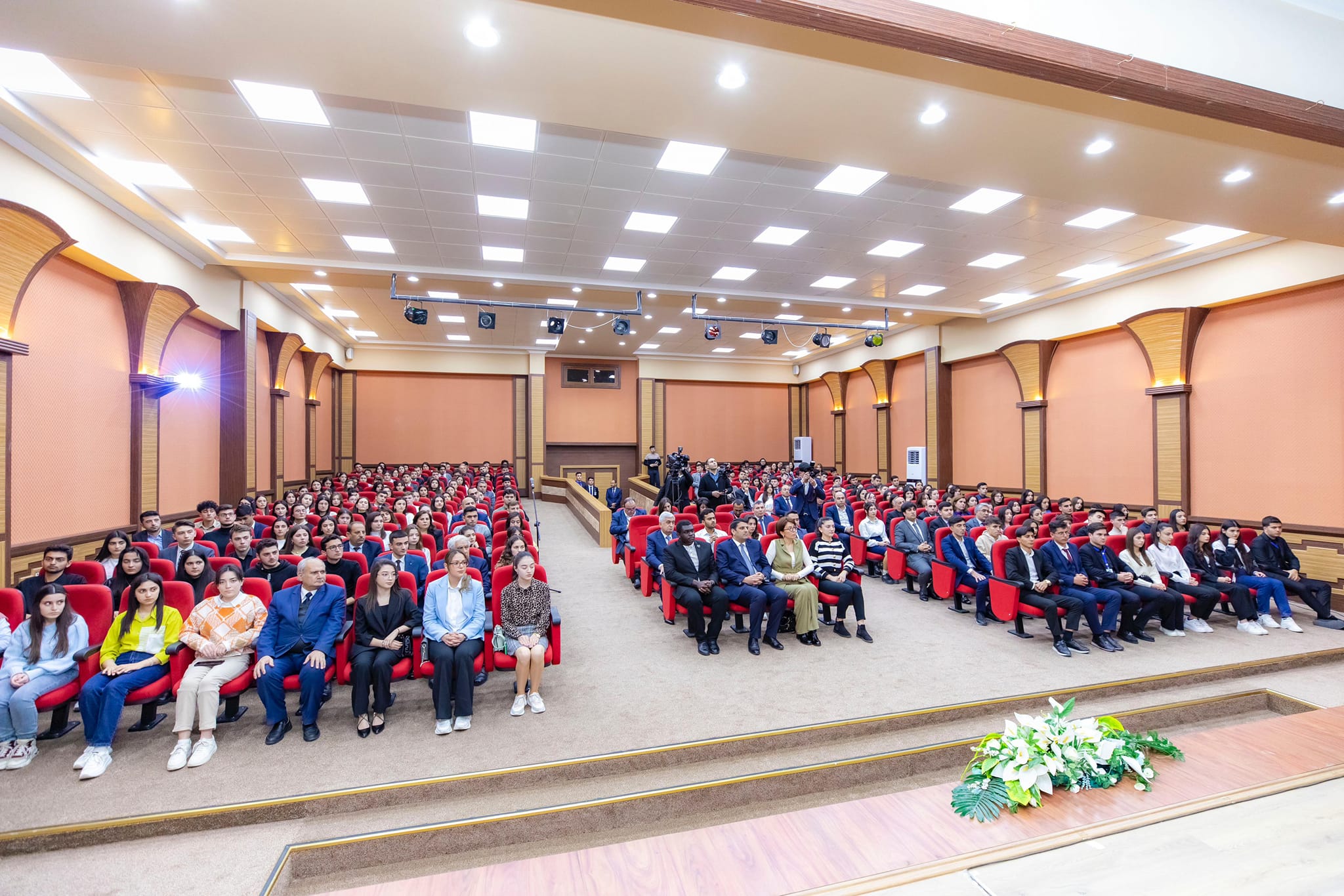 Fuad Najafli, authorized representative of the President of the Republic of Azerbaijan in Nakhchivan Autonomous Republic, met with students within the "Open Microphone" project held at Nakhchivan State University