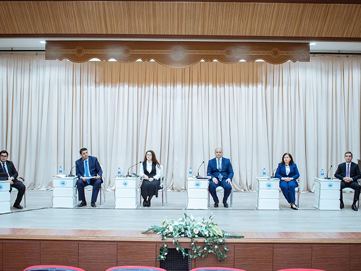 NSU Rector Elbrus Isayev Engages in Q&A Session with Foreign Students as Part of the 'Open Microphone' Project